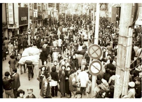 1976년 명동거리.jpg