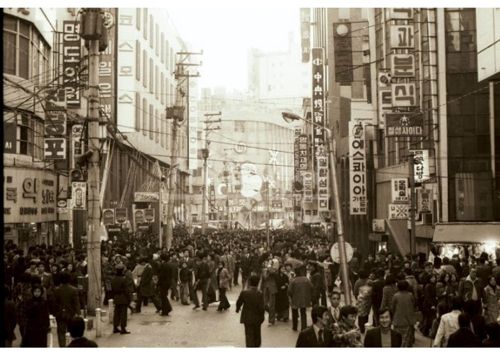 1976년 명동거리.jpg