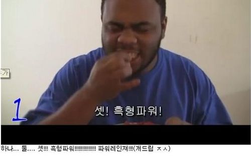 흑형의 매운고추먹기.jpg