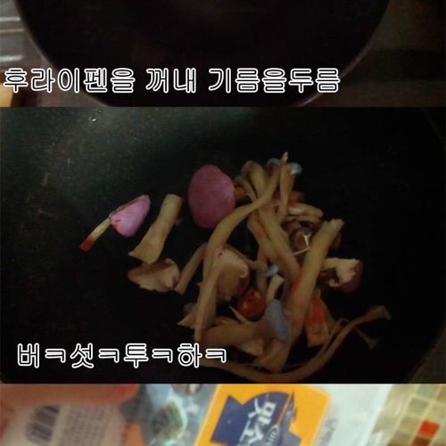 [약혐]물감먹은거 자랑.jpg