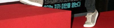 여자를 한손으로 드는 김수현