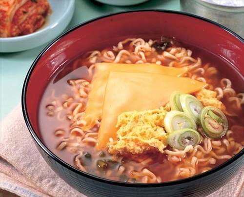 라면에 뭐넣으드세요?