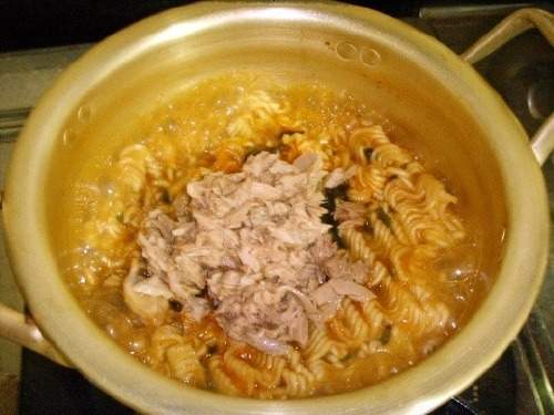 라면에 뭐넣으드세요?