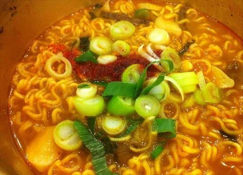 라면에 뭐넣으드세요?