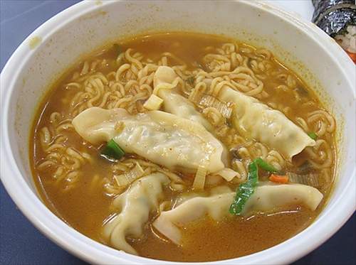 라면에 뭐넣으드세요?