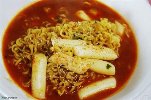라면에 뭐넣으드세요?