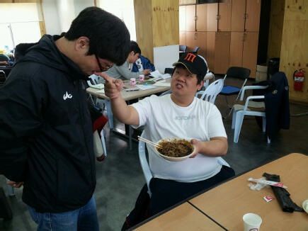 후배 혼내는 유민상.jpg