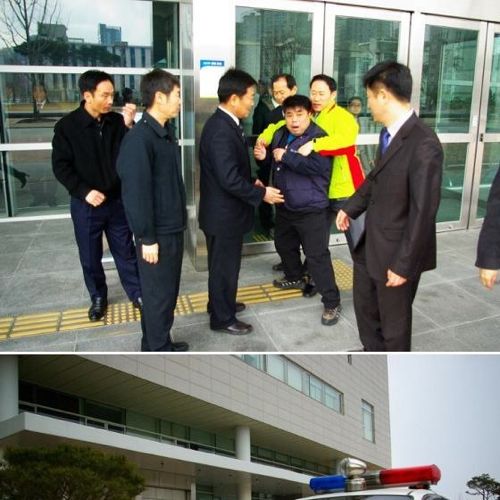 1인시위에 대응하는 경찰.jpg