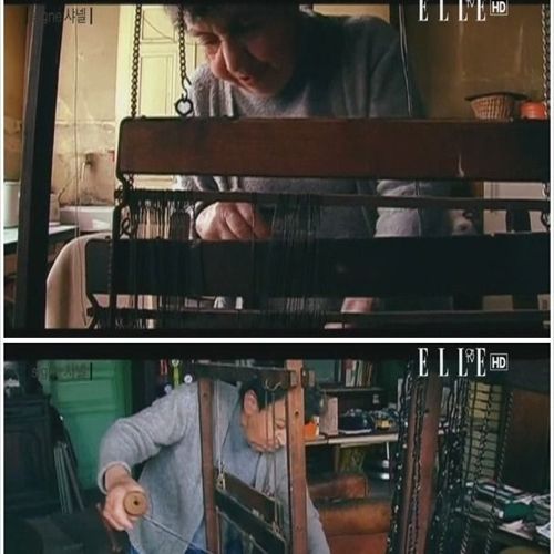장식끈을 만드는 75세의 할머니