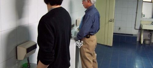 화장실에서 교수님을 만나다.jpg