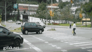 정지선 위반입니다.gif