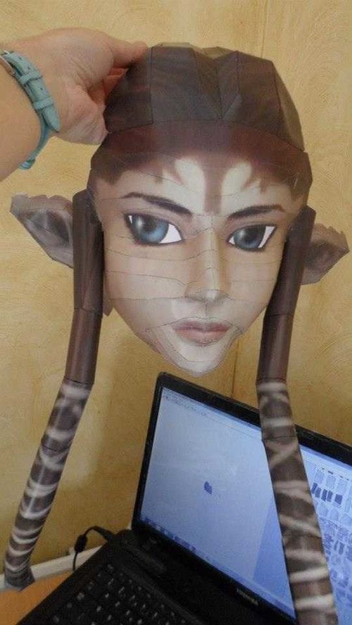 종이로 만든 캐릭터.jpg
