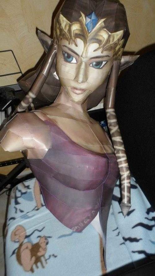 종이로 만든 캐릭터.jpg