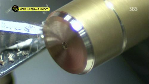 명품시계의 수리달인.jpg