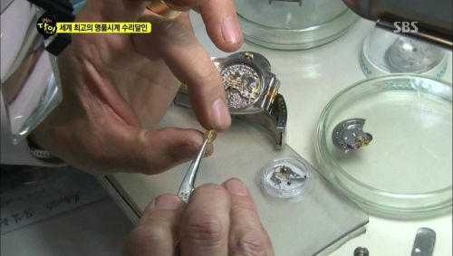 명품시계의 수리달인.jpg