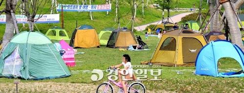 한국의 흔한 캠핑문화.jpg