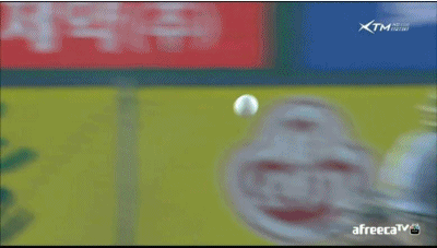 흔한 보내기 번트.gif