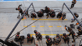 F1의 타이어 교체.gif