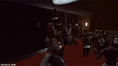 전 대원 엘리베이터로 이동한다.gif
