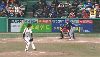 야구장 백스톱 좌석 반응.gif