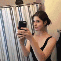 셀카찍는 처자.gif