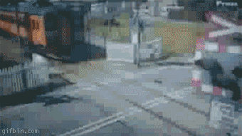 빨리 지나가면 됨.gif
