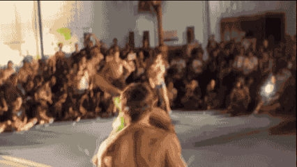 특이하게 덤블링하기.gif