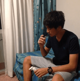 빼빼로 먹을래?.gif