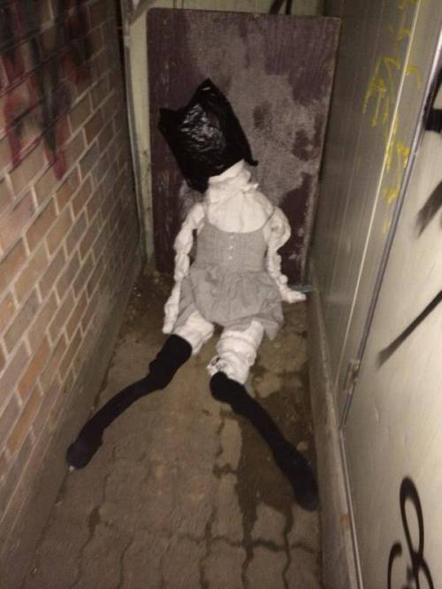 홍대에서 발견한 저주 인형