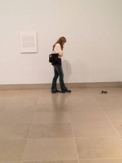 미술관에서 모퉁이에서 장난을 쳐봤다.jpg