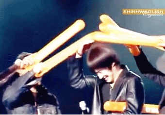 신화 멤버들의 멤버차별.gif
