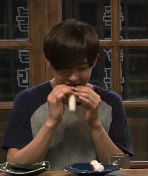 흔한 아이돌 먹방.gif