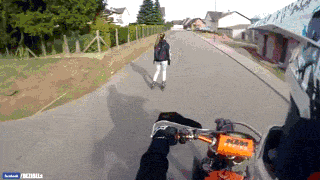인라인녀 작업걸기.gif