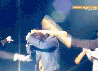 신화 멤버들의 멤버차별.gif
