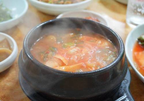 고민되는 고기 메뉴.GIF