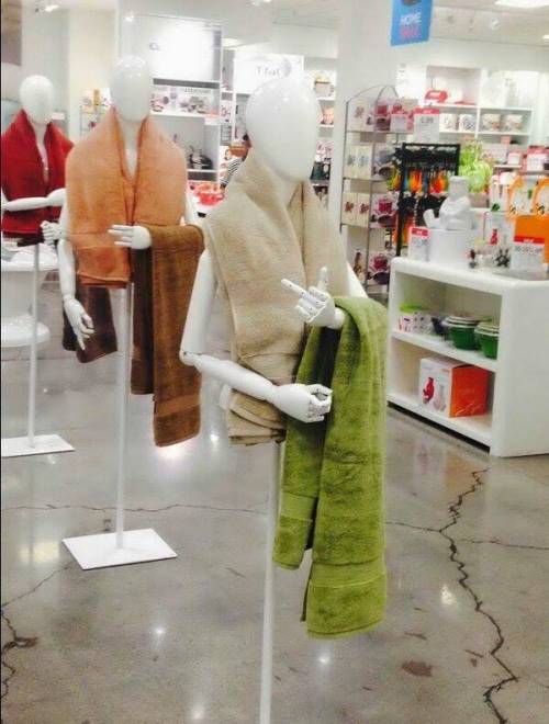 옷이 잘 안팔린다. Jpg