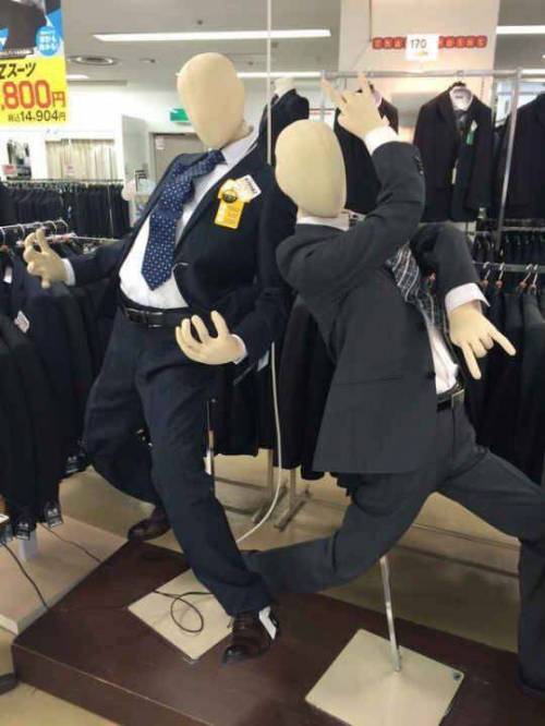 옷이 잘 안팔린다. Jpg