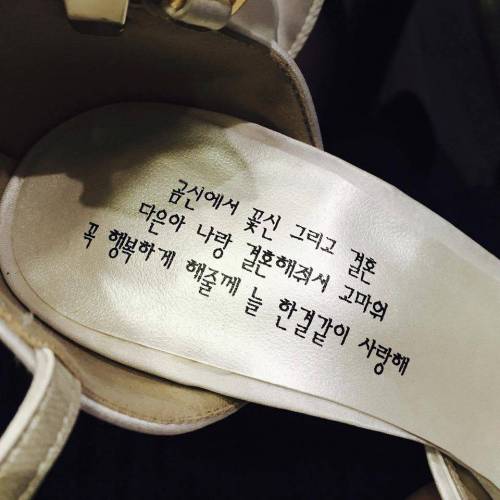 남친 군대 기다리고 여자가 선물받은거.jpg