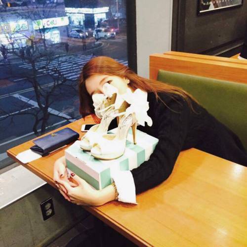 남친 군대 기다리고 여자가 선물받은거.jpg
