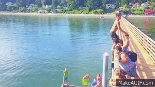 아슬아슬한 다이빙.gif