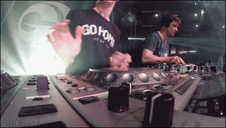 dj의 비밀.gif
