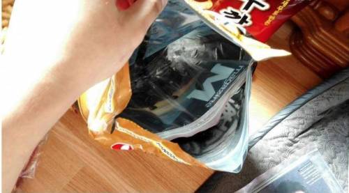 군인 친구에게 맥심 선물.jpg