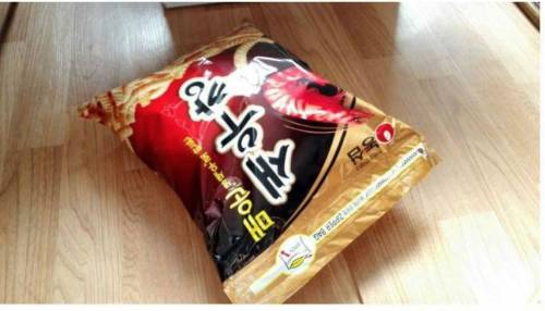 군인 친구에게 맥심 선물.jpg