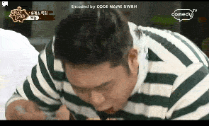 젓가락으로 한입만 도전하는 문선생.jpgif