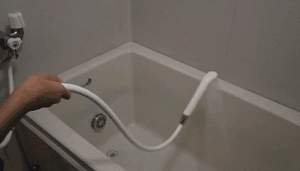 집에서 키우는 물뱀.gif