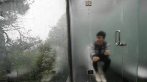 유리로 만든 中 공공화장실