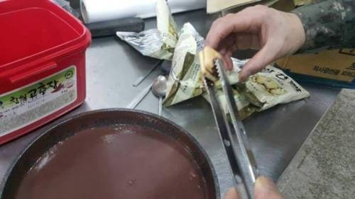 빼빼로데이를 맞이하는 군인의 자세