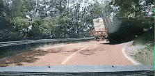 운전중 무서운 순간.gif