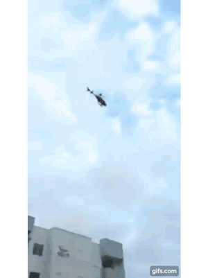 도심한가운데 헬기추락함.gif