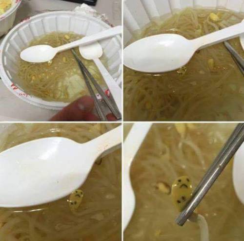 콩나물국을 먹다 괜히 슬퍼졌다.